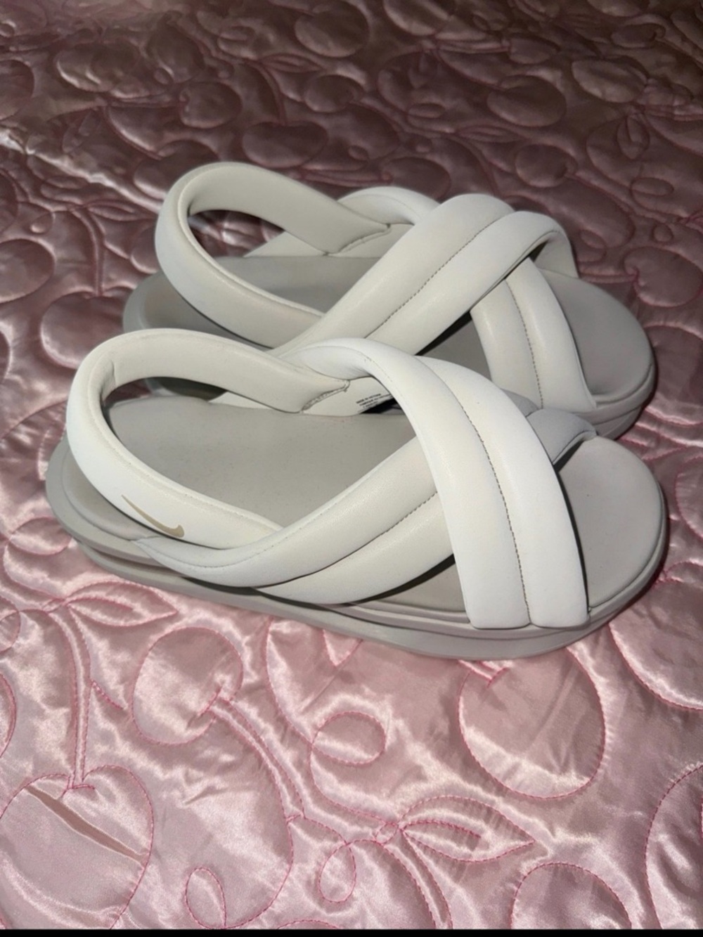 Nike air max isla sandals